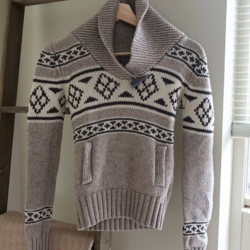 TNA Aritzia 100% Lambswool Sweater